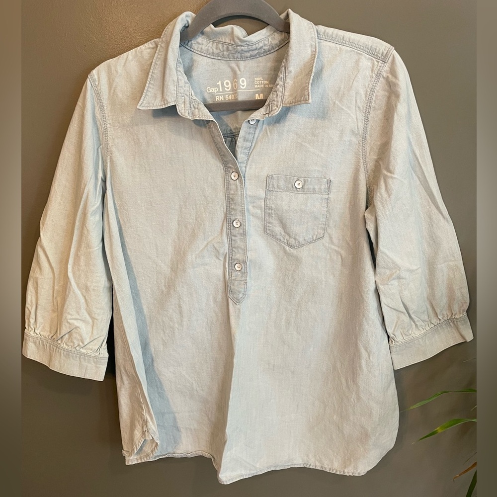 Gap jeans shirt 100% cotton half button up with collar medium 3/4 length sleeve
